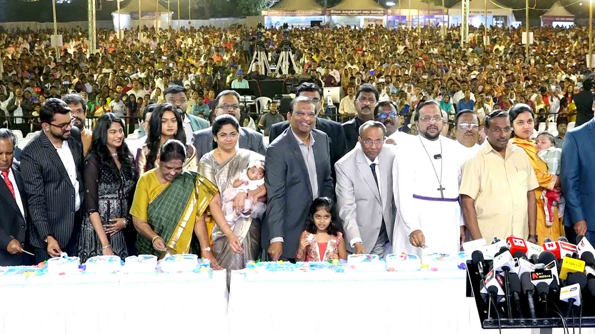 கிறிஸ்தவ ஒருங்கிணைப்பு புது வருட பிரார்த்தனை – சென்னையில் 40 அடி நீள கேக் வெட்டி கொண்டாட்டம்