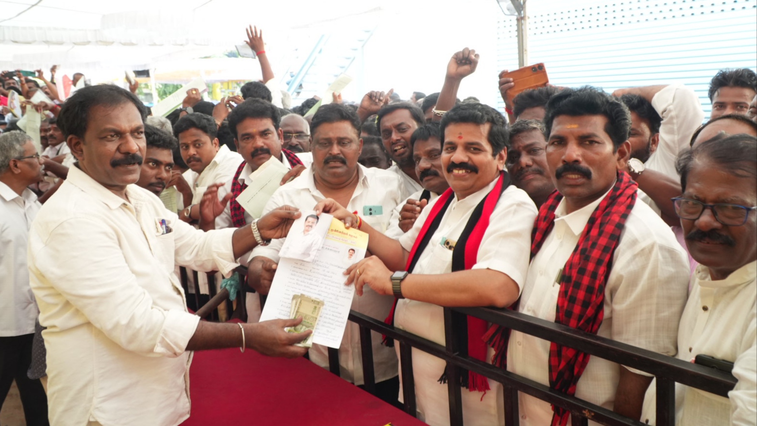 நெல்லித்தோப்பு தொகுதியில் போட்டியிட ஜே.வி.எஸ். ஆறுமுகம் விருப்ப அறிக்கை சமர்ப்பிப்பு